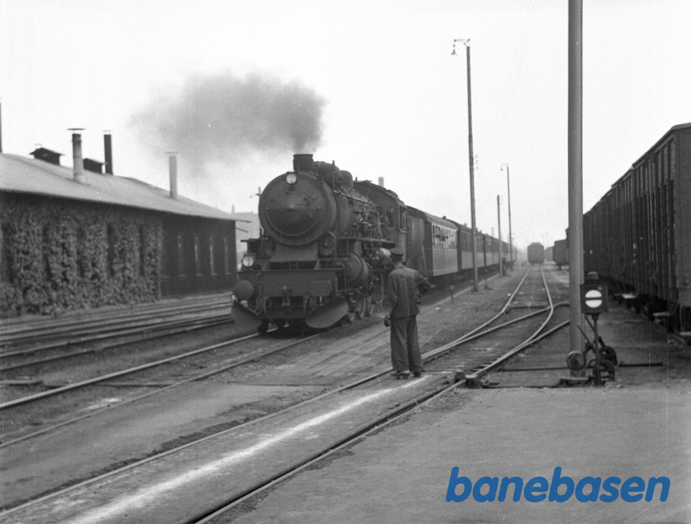 DSB E 995 ankommer med persontog DSB E 995 ankommer med persontog