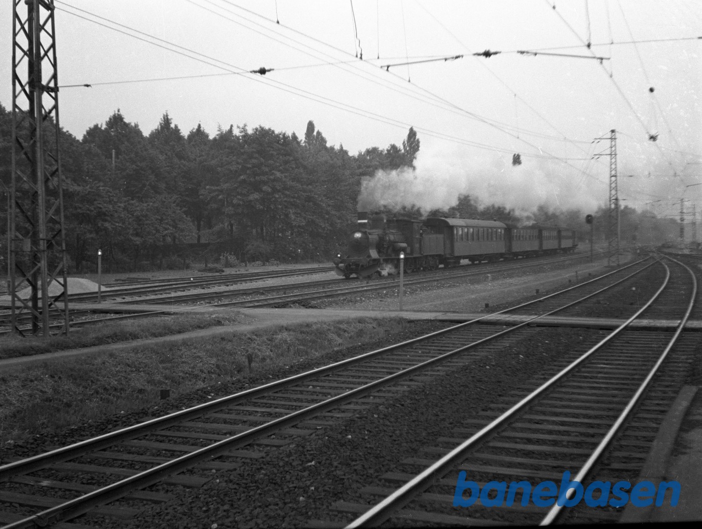 DSB C 708 med tog 663 til Rungsted DSB C 708 med tog 663 til Rungsted