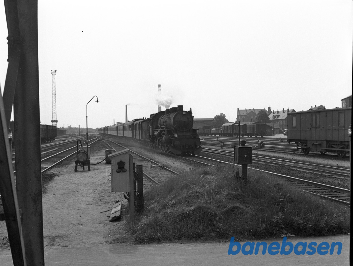 DSB E 994 med tog 50 ankommer DSB E 994 med tog 50 ankommer