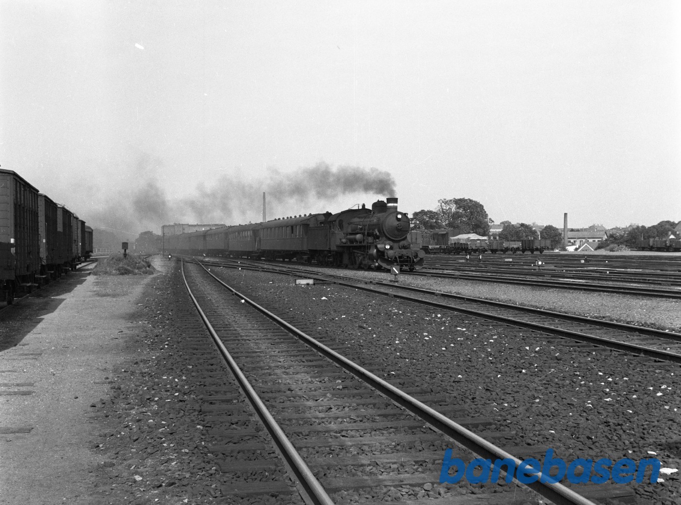 DSB P 914 med tog 55 ankommer DSB P 914 med tog 55 ankommer