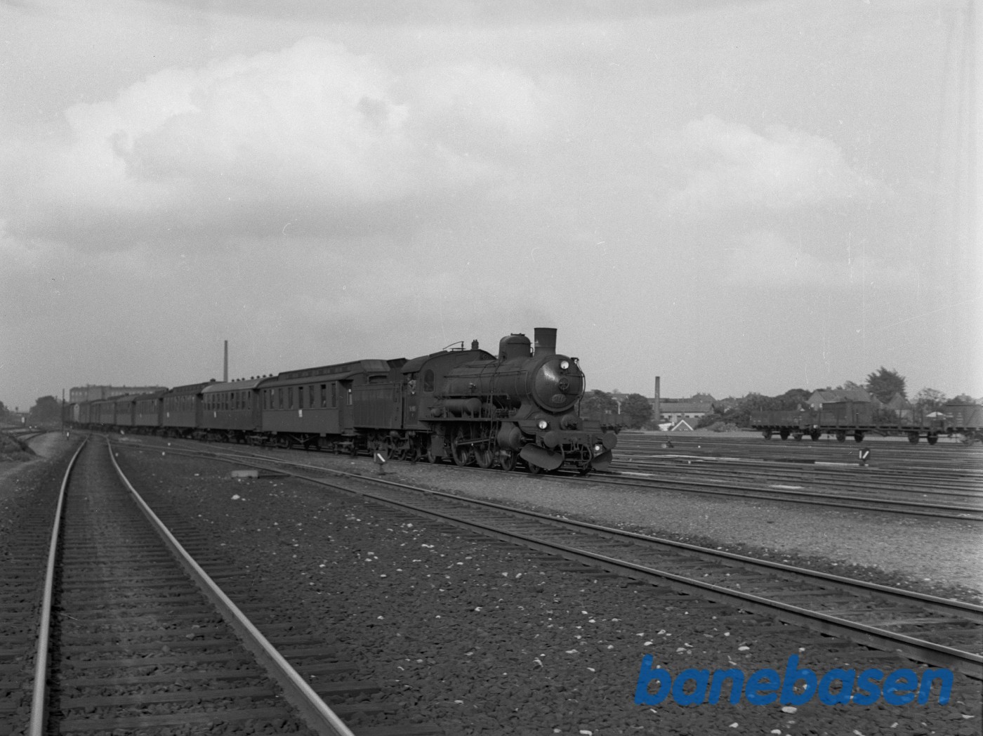 DSB P 911 med tog 161 ankommer DSB P 911 med tog 161 ankommer