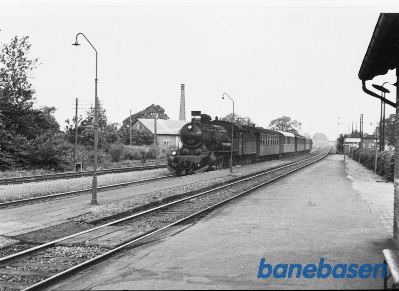 DSB P 9?? med tog 31 ankommer DSB P 9?? med tog 31 ankommer