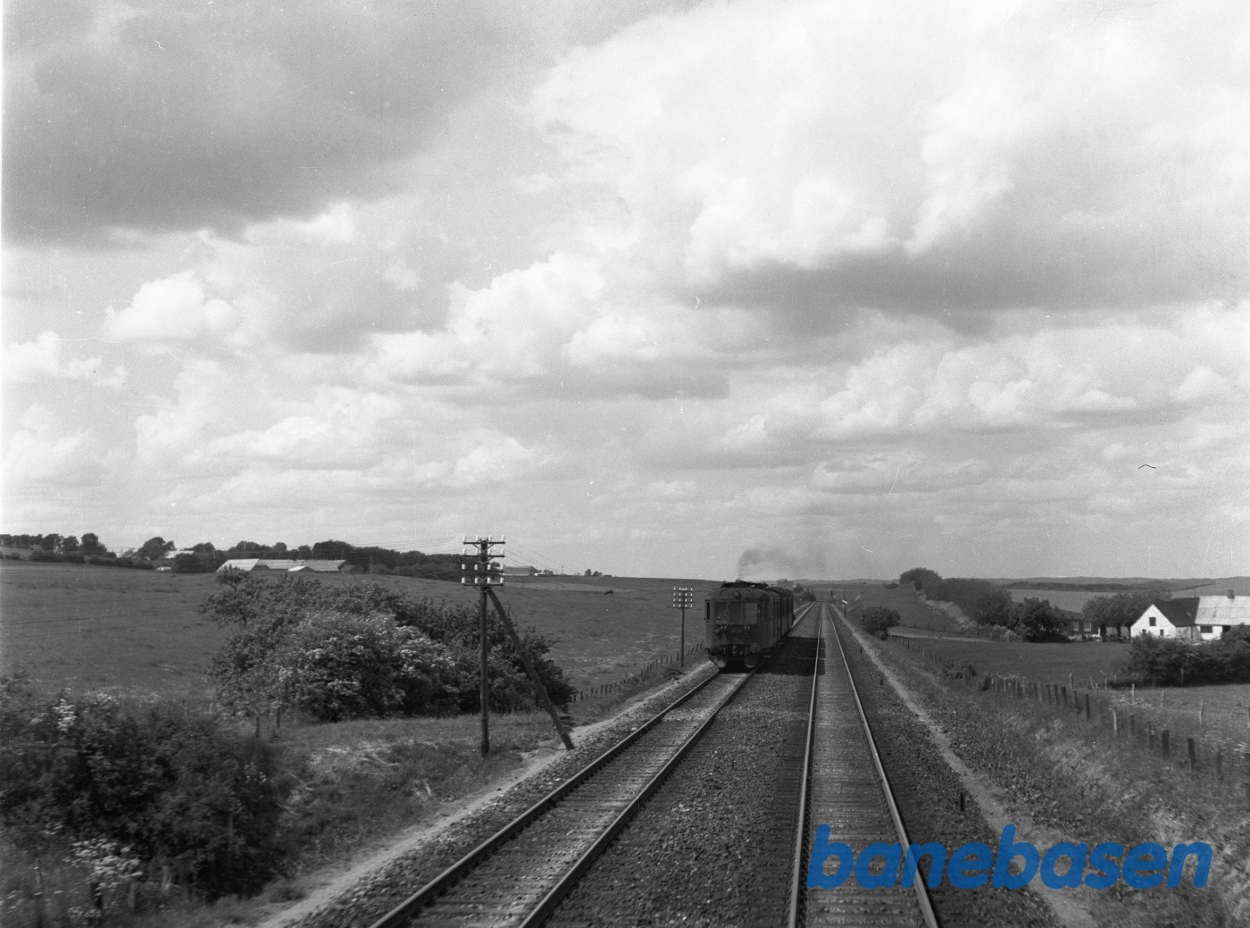 DSB MO ???? med tog 946 DSB MO ???? med tog 946
