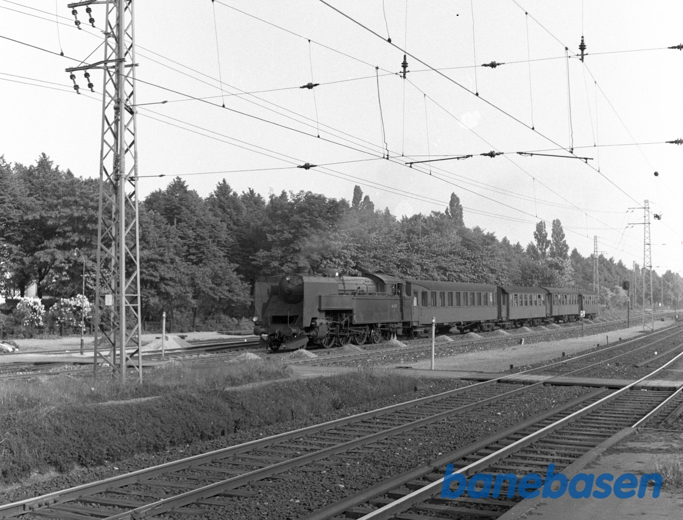 DSB S 737 med tog 663 (CM+3xCP) DSB S 737 med tog 663 (CM+3xCP)