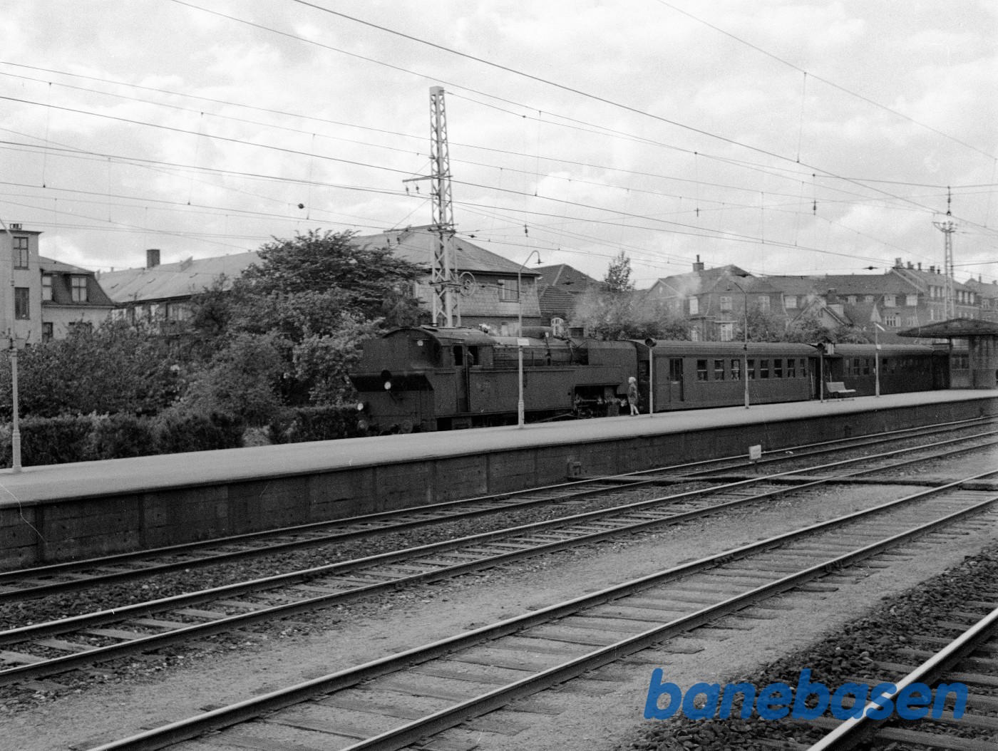 DSB S 735 med tog 748 DSB S 735 med tog 748