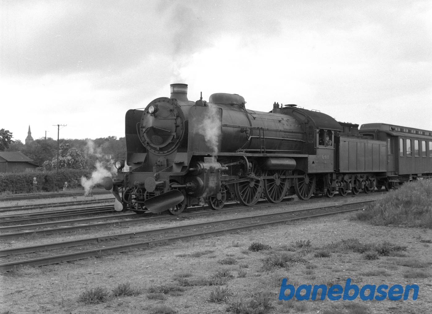 DSB R 949 venter med togførervognen DSB R 949 venter med togførervognen