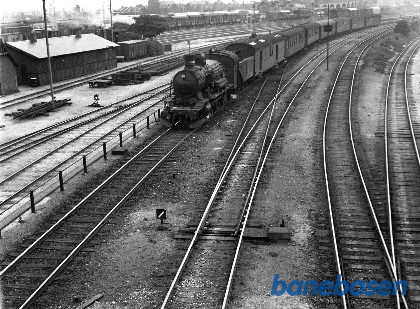 DSB P 909 med tog 244 ankommer til Kh DSB P 909 med tog 244 ankommer til Kh