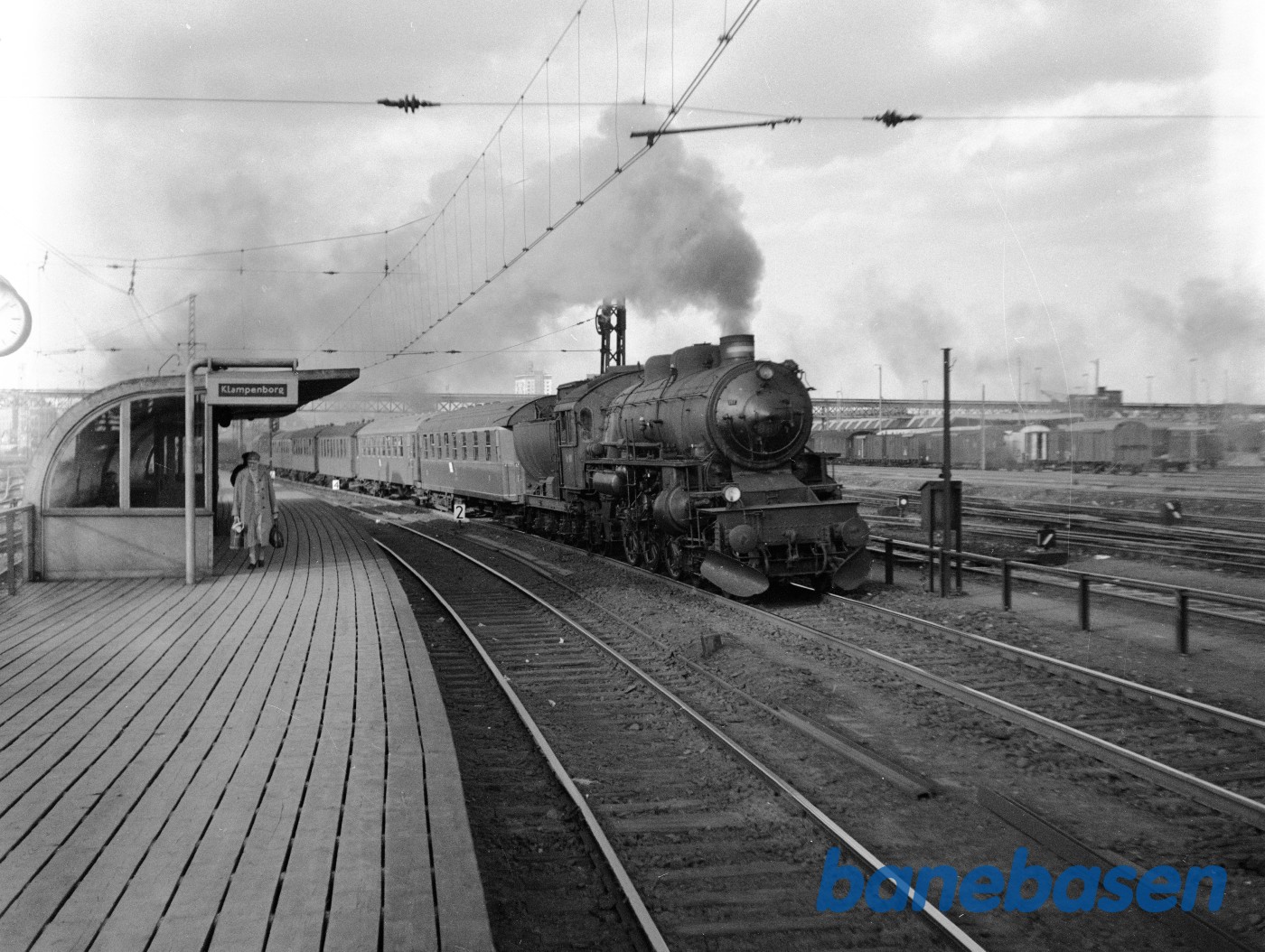 DSB E 986 med tog 165 DSB E 986 med tog 165