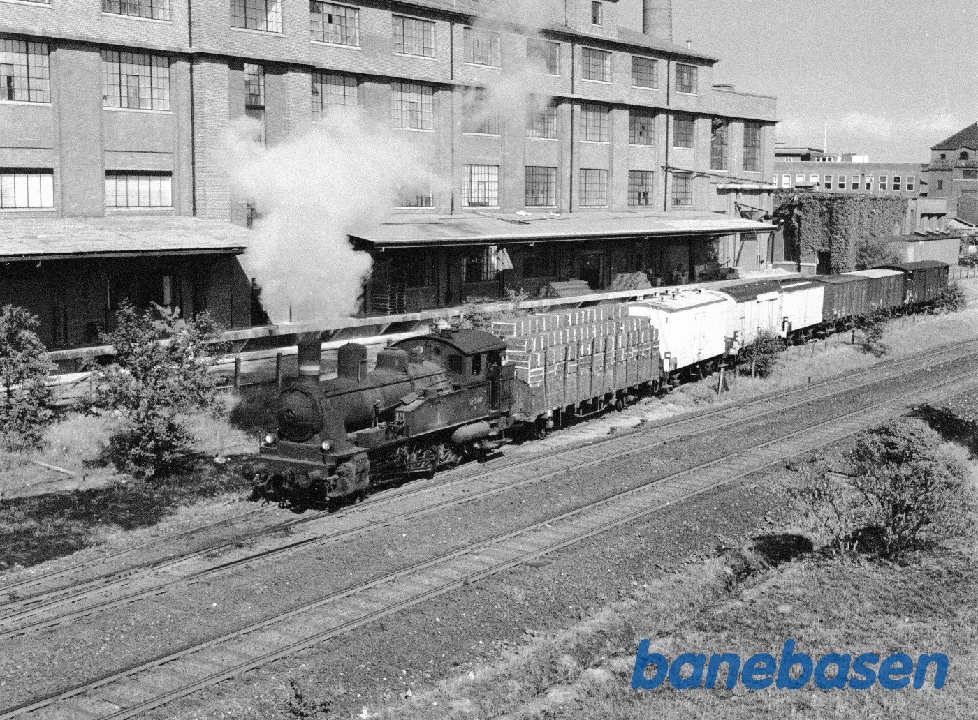 DSB Q 340 rangerer på overleveringsspor DSB Q 340 rangerer på overleveringsspor