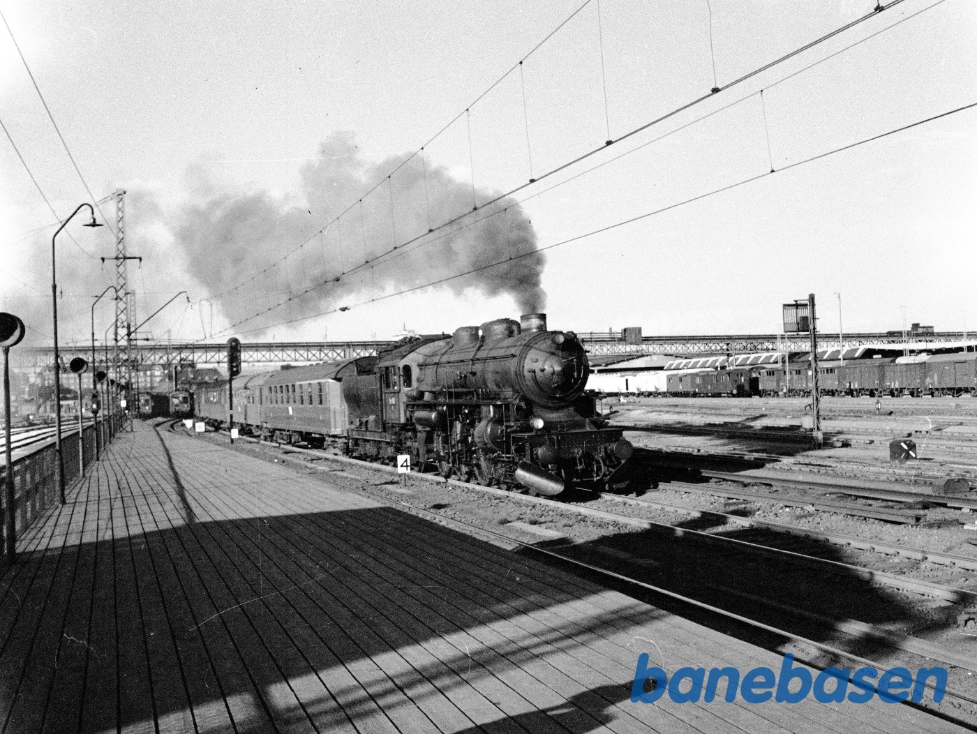 DSB E 982 med tog 165 DSB E 982 med tog 165