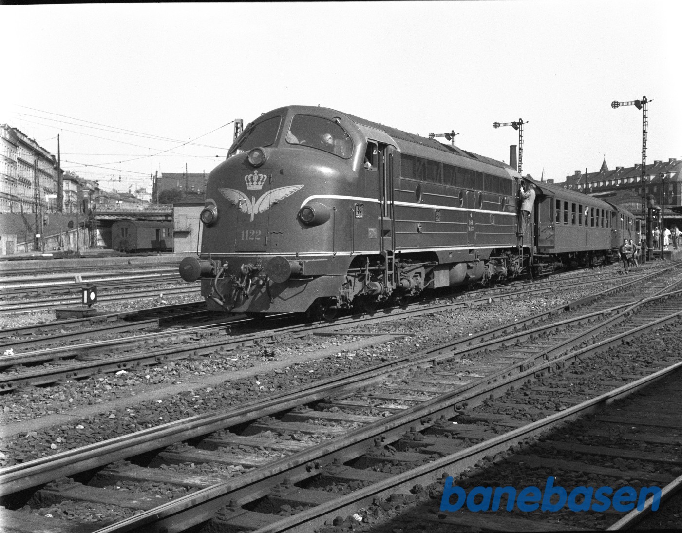 DSB MY 1122 med tog 35 + enthusiaster DSB MY 1122 med tog 35 + enthusiaster