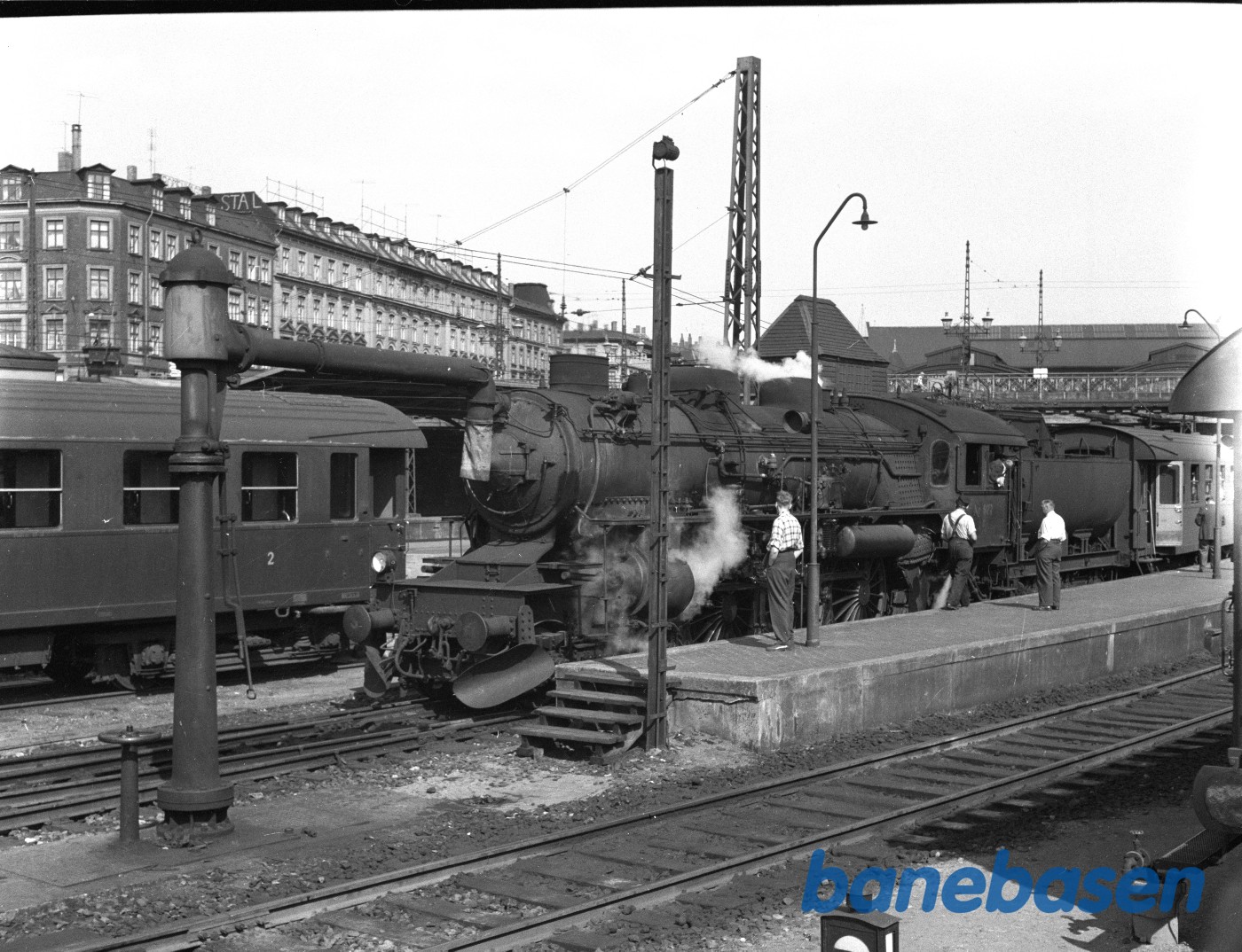 DSB E 987 med tog 25 (+ enthusiaster) DSB E 987 med tog 25 (+ enthusiaster)