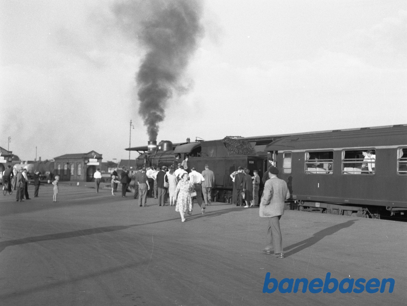 DSB MOROP-tog med P 916 DSB MOROP-tog med P 916