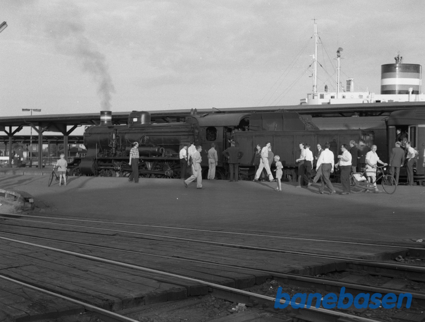 DSB P 916 med MOROP-tog venter på afg. DSB P 916 med MOROP-tog venter på afg.