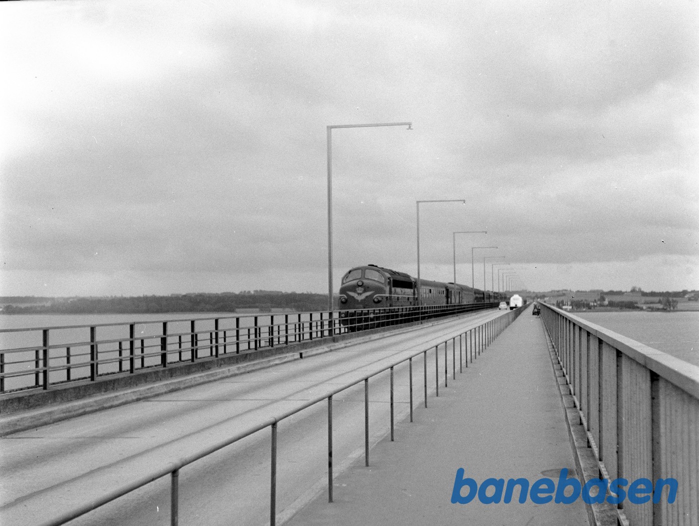 DSB MY 1124 med Nord-ekspress DSB MY 1124 med Nord-ekspress