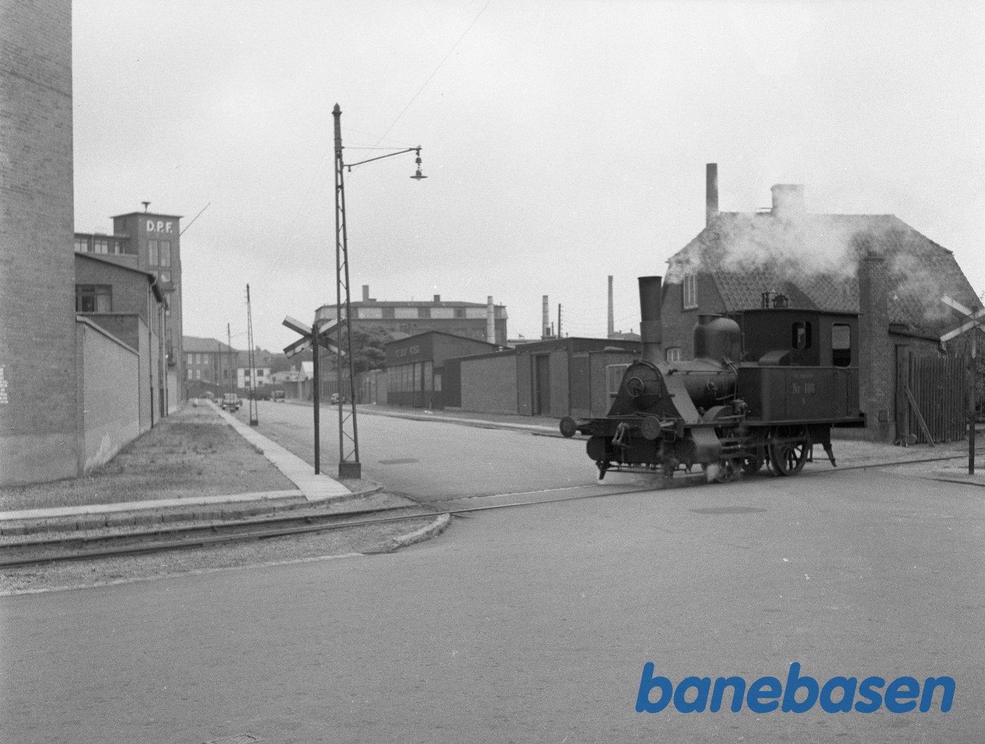 Valby Rangerstation N 186 krydser gaden Valby Rangerstation N 186 krydser gaden