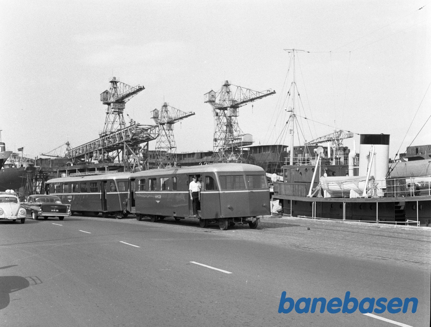 HHGB Skinnebustog på kajen HHGB Skinnebustog på kajen