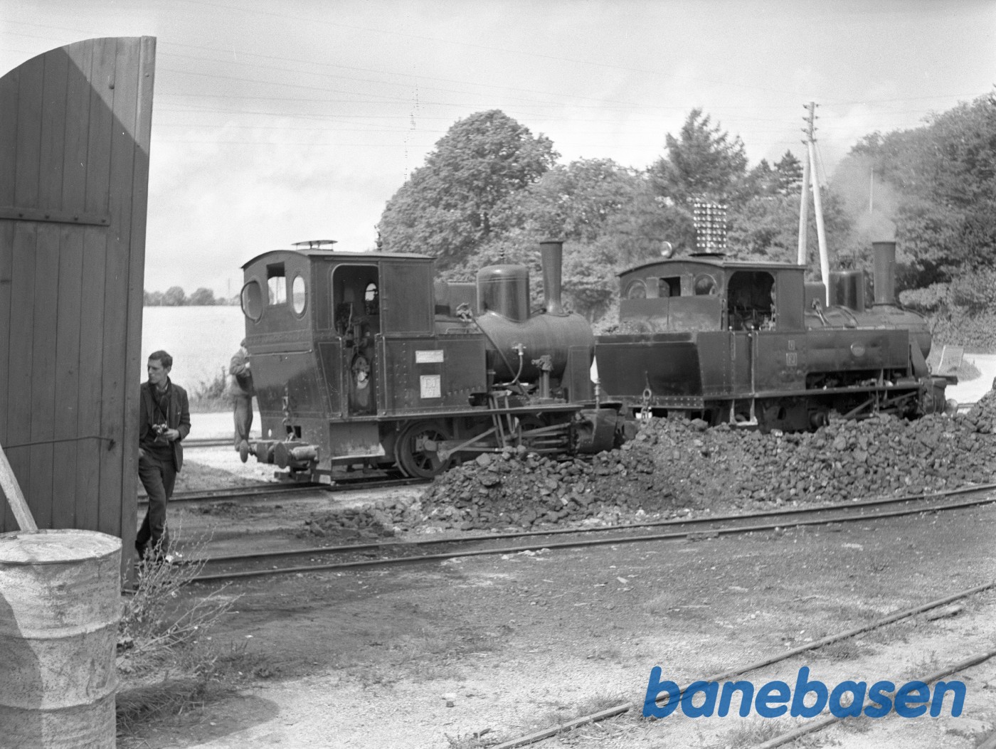 FJ IV og VI ved remisen FJ IV og VI ved remisen