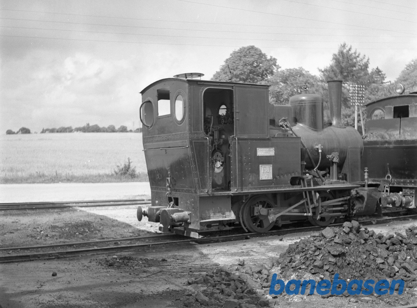 FJ VI ved remisen FJ VI ved remisen