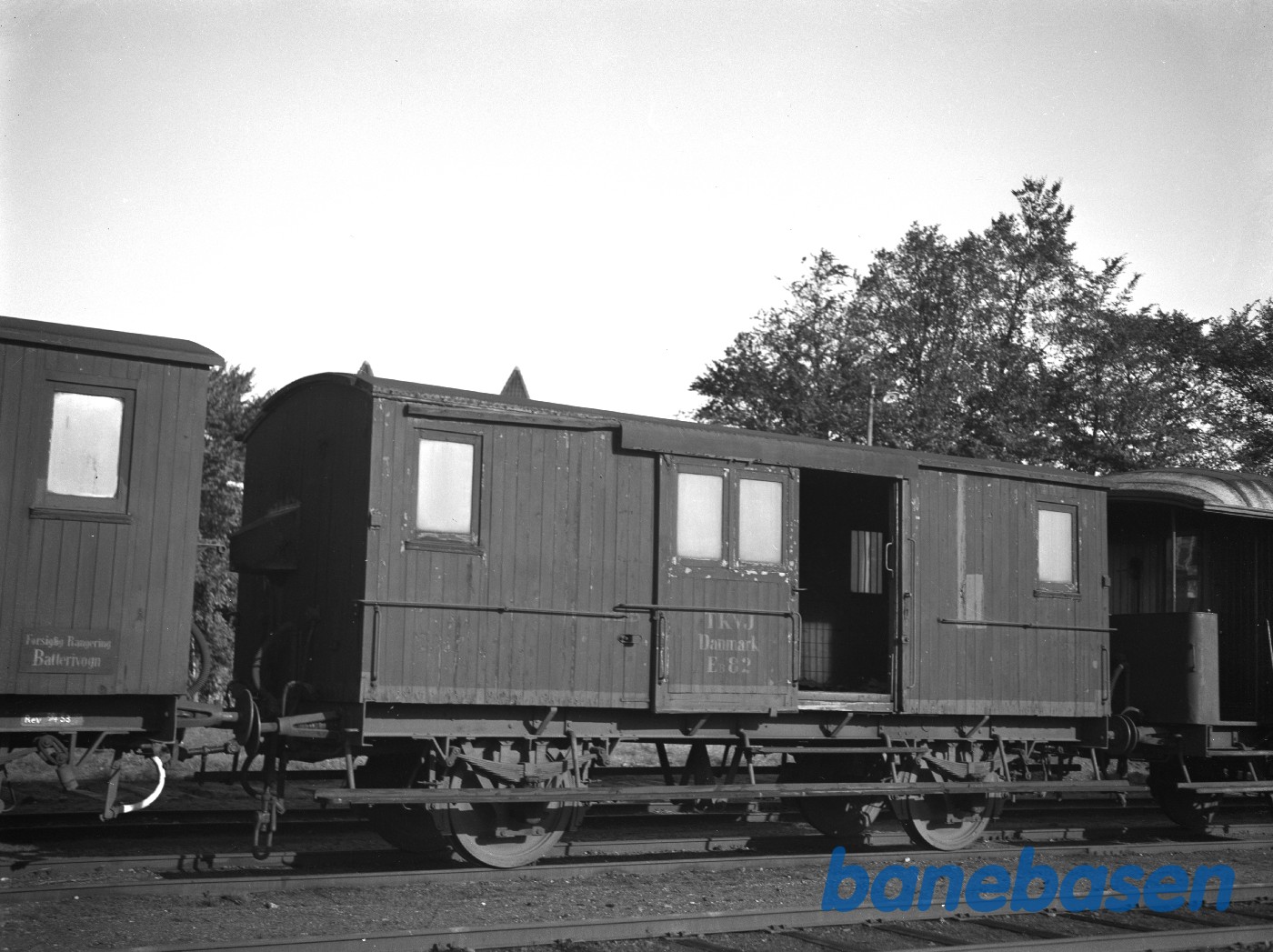 Pakvogn TKVJ EB 82 på Kolding station Pakvogn TKVJ EB 82 på Kolding station
