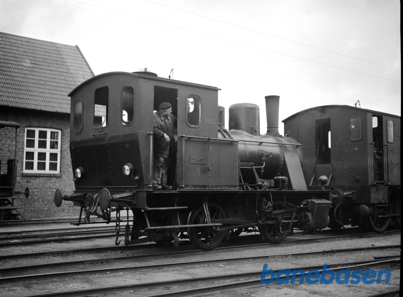 Damploko VLTJ nr 4 på Lemvig station. Set bagfra Damploko VLTJ nr 4 på Lemvig station. Set bagfra