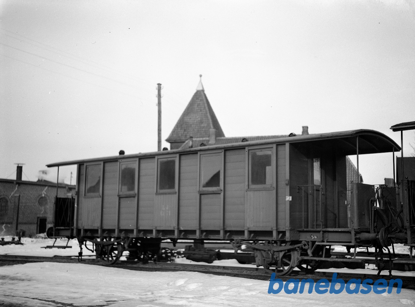Godstogspersonvogn LJ Ce 71 på Nakskov station Godstogspersonvogn LJ Ce 71 på Nakskov station