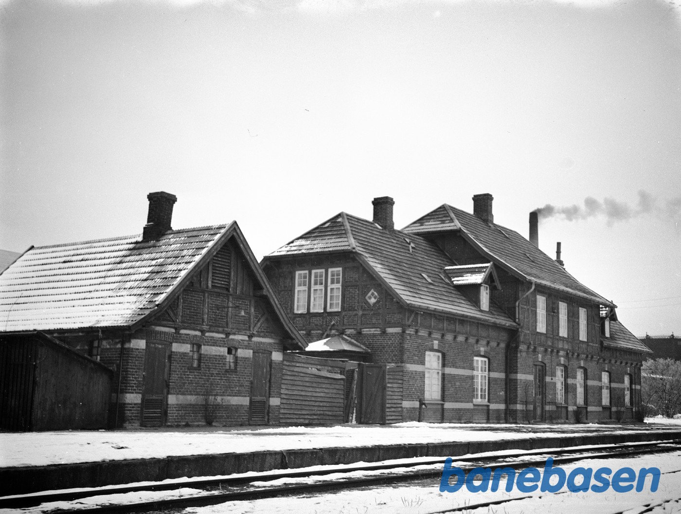 Hillerød bystation . Set fra perronsiden Hillerød bystation . Set fra perronsiden