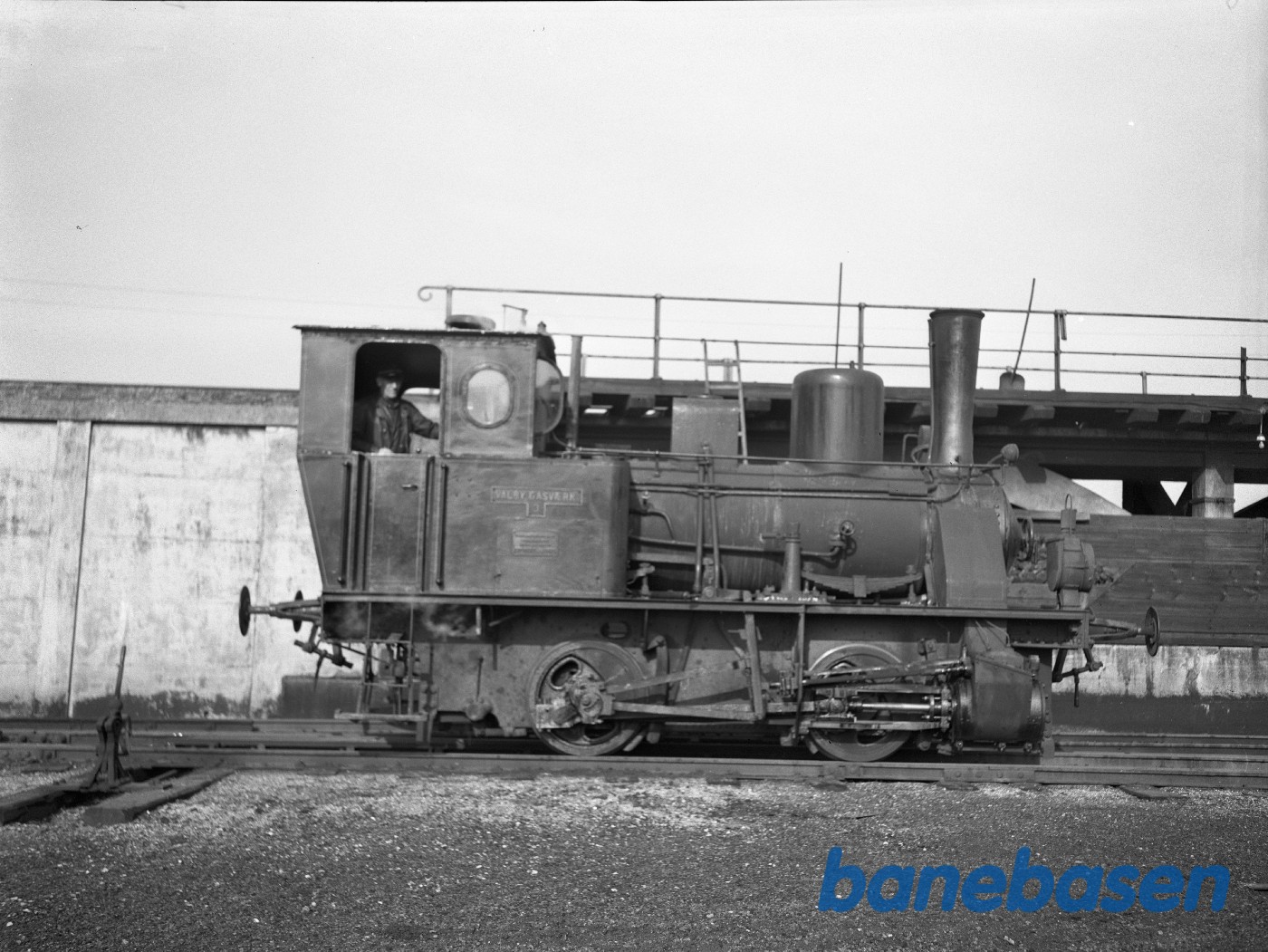 Valby gasværk. Damplokomotiv nr 2 set fra siden . Valby gasværk. Damplokomotiv nr 2 set fra siden .