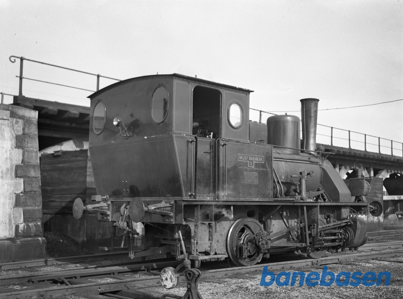 Valby gasværk. Damplokomotiv nr 2 set bagfra . Valby gasværk. Damplokomotiv nr 2 set bagfra .