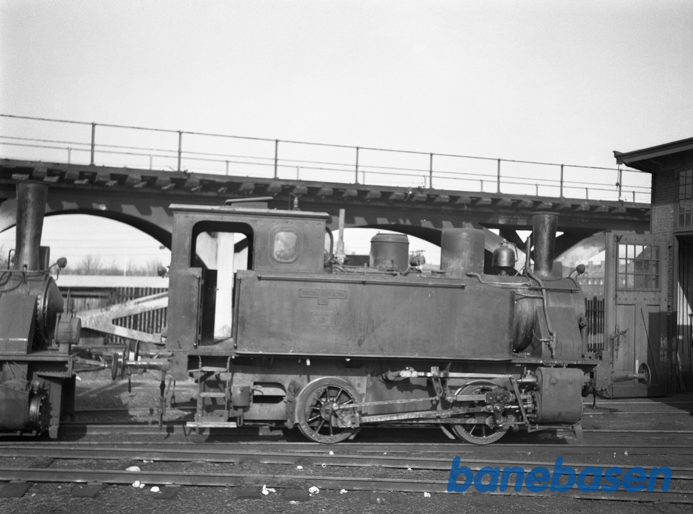 Valby gasværk. Damplokomotiv nr 5 set fra siden . Valby gasværk. Damplokomotiv nr 5 set fra siden .