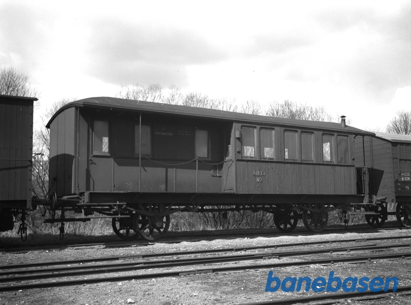 Personvogn/pakvogn AHTJ D 2 på Hammelbanens station i Aarhus Personvogn/pakvogn AHTJ D 2 på Hammelbanens station i Aarhus