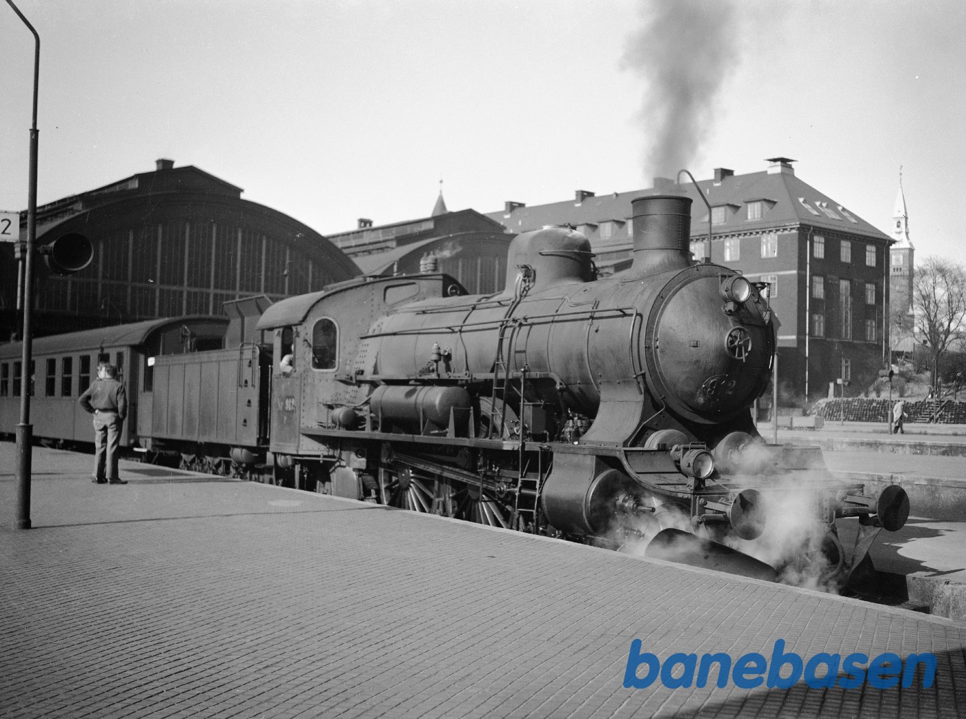 Damplokomotiv P 912 klar til afgang fra København H med persontog Damplokomotiv P 912 klar til afgang fra København H med persontog
