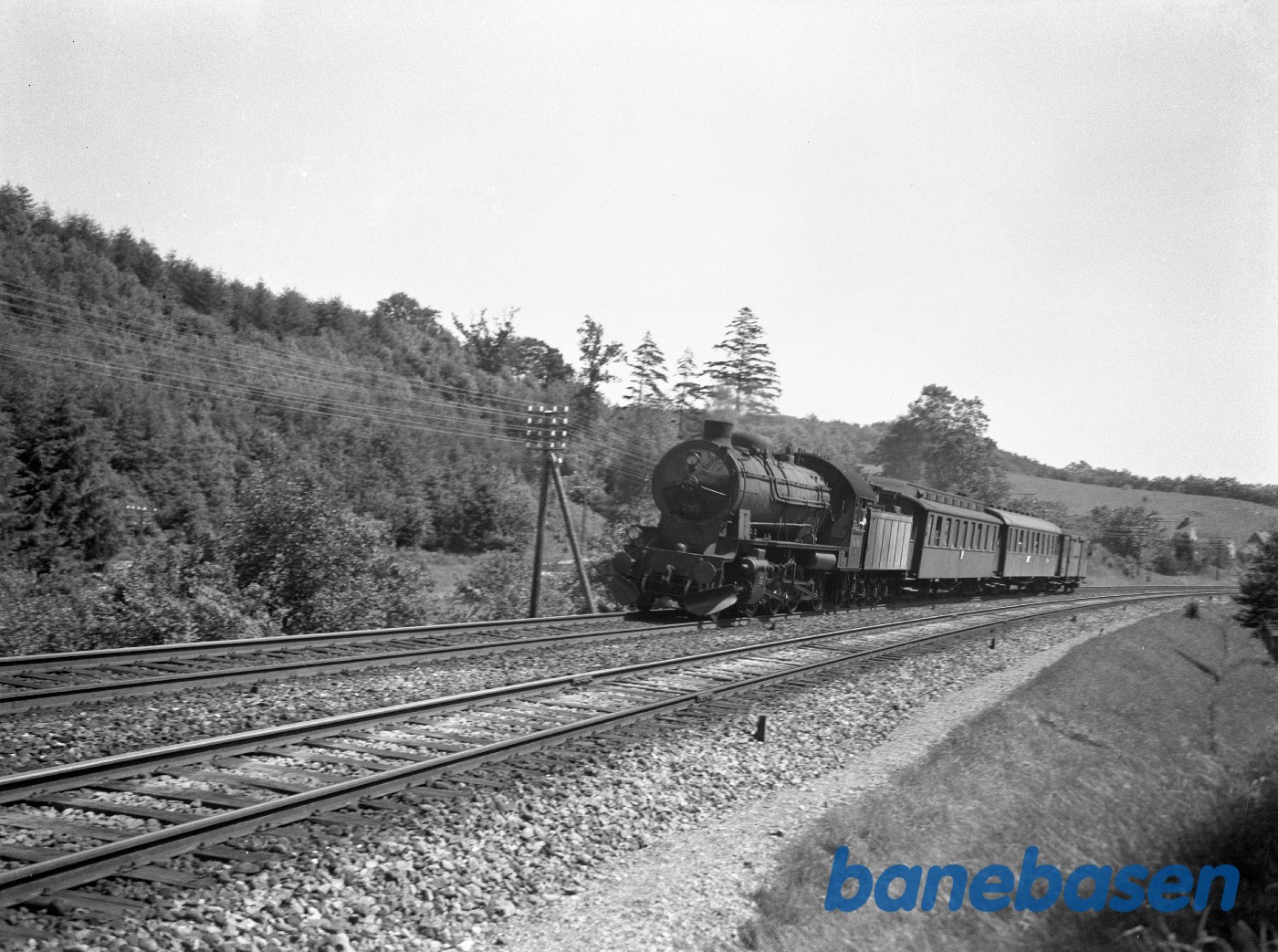 Damplokomotiv DSB Ltr H nr 795 med persontog på vej mellem Daugaard og Vejle Damplokomotiv DSB Ltr H nr 795 med persontog på vej mellem Daugaard og Vejle
