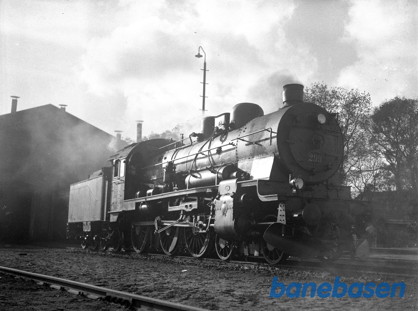 Damplokomotiv DSB T 299 ved remisen i Frederikshavn Damplokomotiv DSB T 299 ved remisen i Frederikshavn