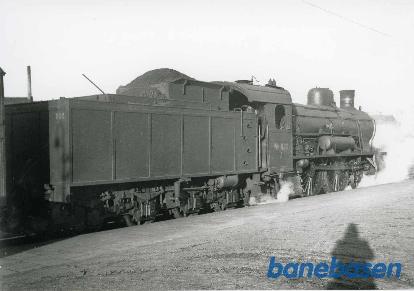 Damplokomotiv P 932 med tog Damplokomotiv P 932 med tog