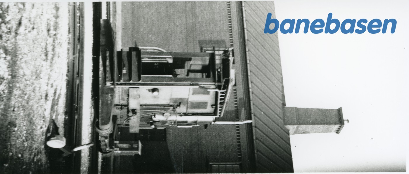 DSB traktor 32 med gasgenerator på Centralværkstedet i København DSB traktor 32 med gasgenerator på Centralværkstedet i København