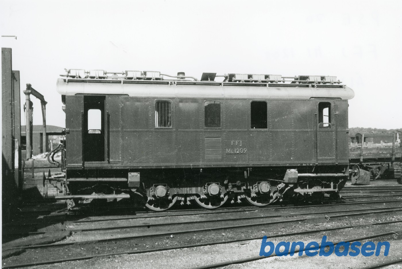 Diesellokomotiv FFJ ML 1209 holder ved remisen i Aalborg Diesellokomotiv FFJ ML 1209 holder ved remisen i Aalborg