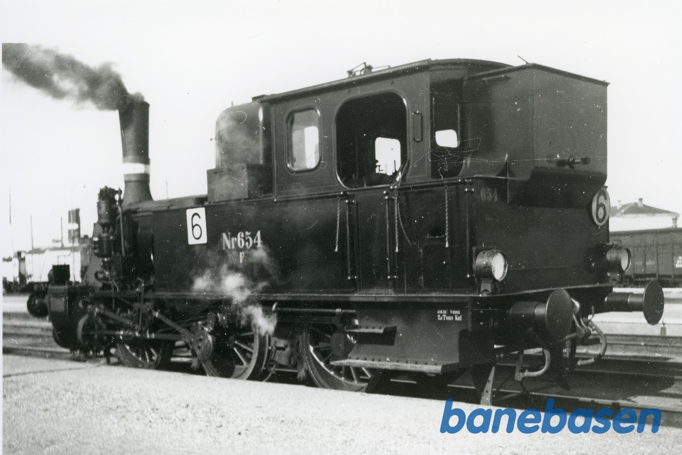 Damplokomotiv DSB F 654 rangerer Damplokomotiv DSB F 654 rangerer