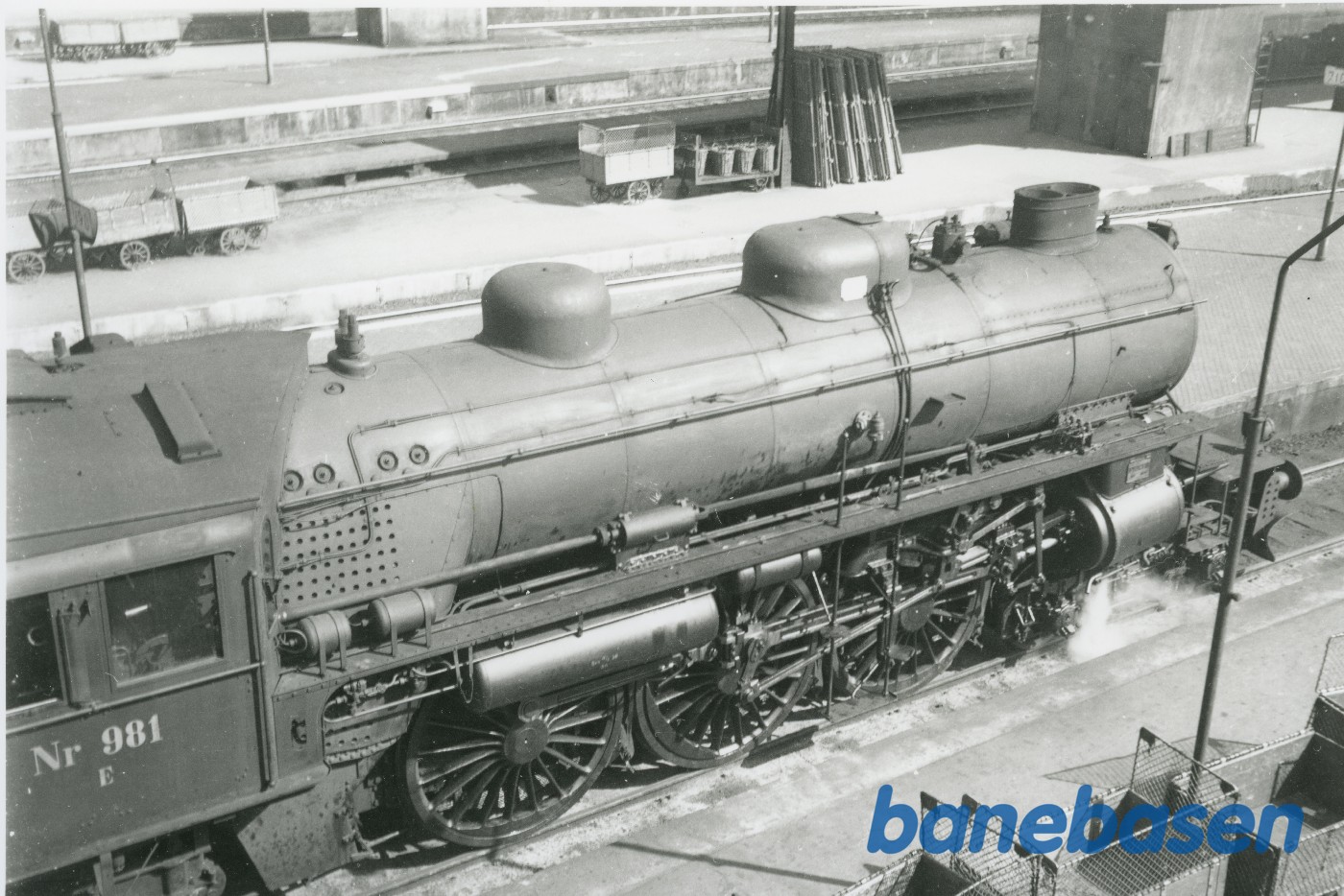 Damplokomotiv E 981 på København H, Set fra oven Damplokomotiv E 981 på København H, Set fra oven