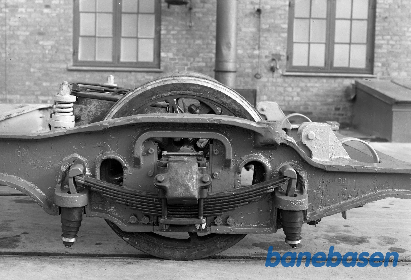 Akselkasse og fjeder Akselkasse og fjeder