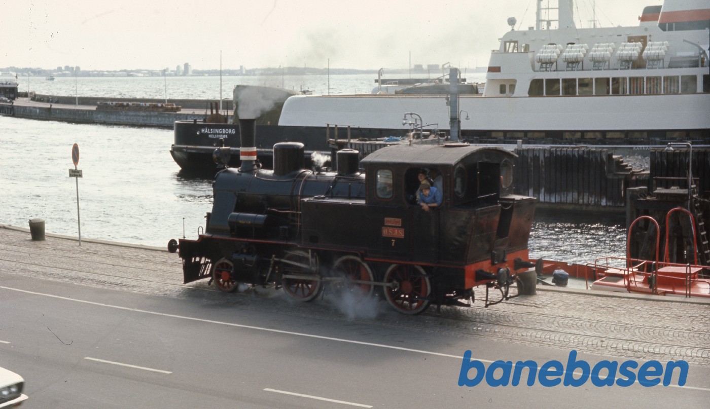 Nr. 7 på vej over havnen til Grønnehave Nr. 7 på vej over havnen til Grønnehave