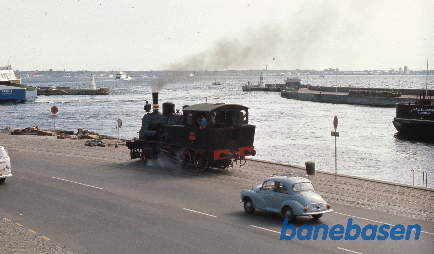 Nr. 7 på vej over havnen til Grønnehave Nr. 7 på vej over havnen til Grønnehave