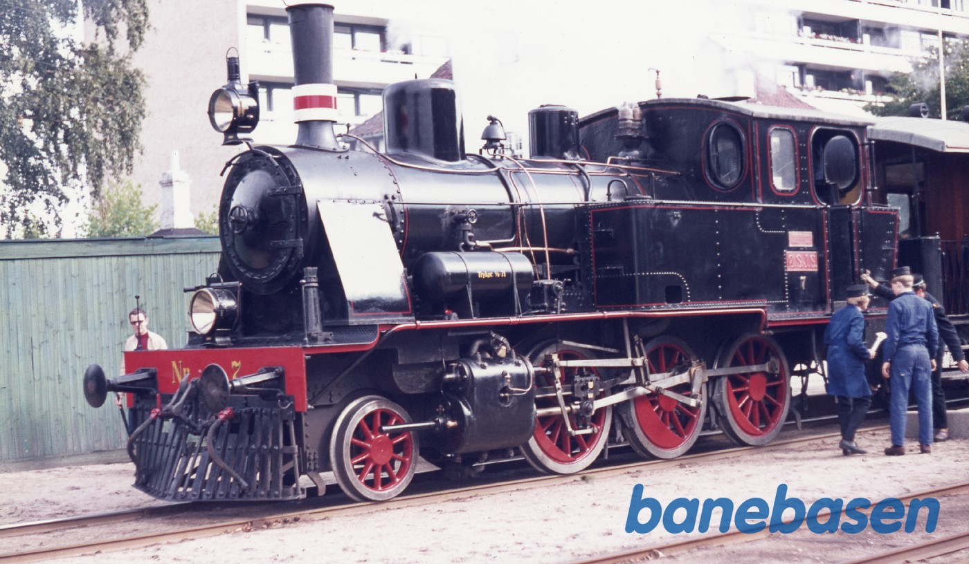 Veterantoget holder klar i spor 1 til den første tur Veterantoget holder klar i spor 1 til den første tur