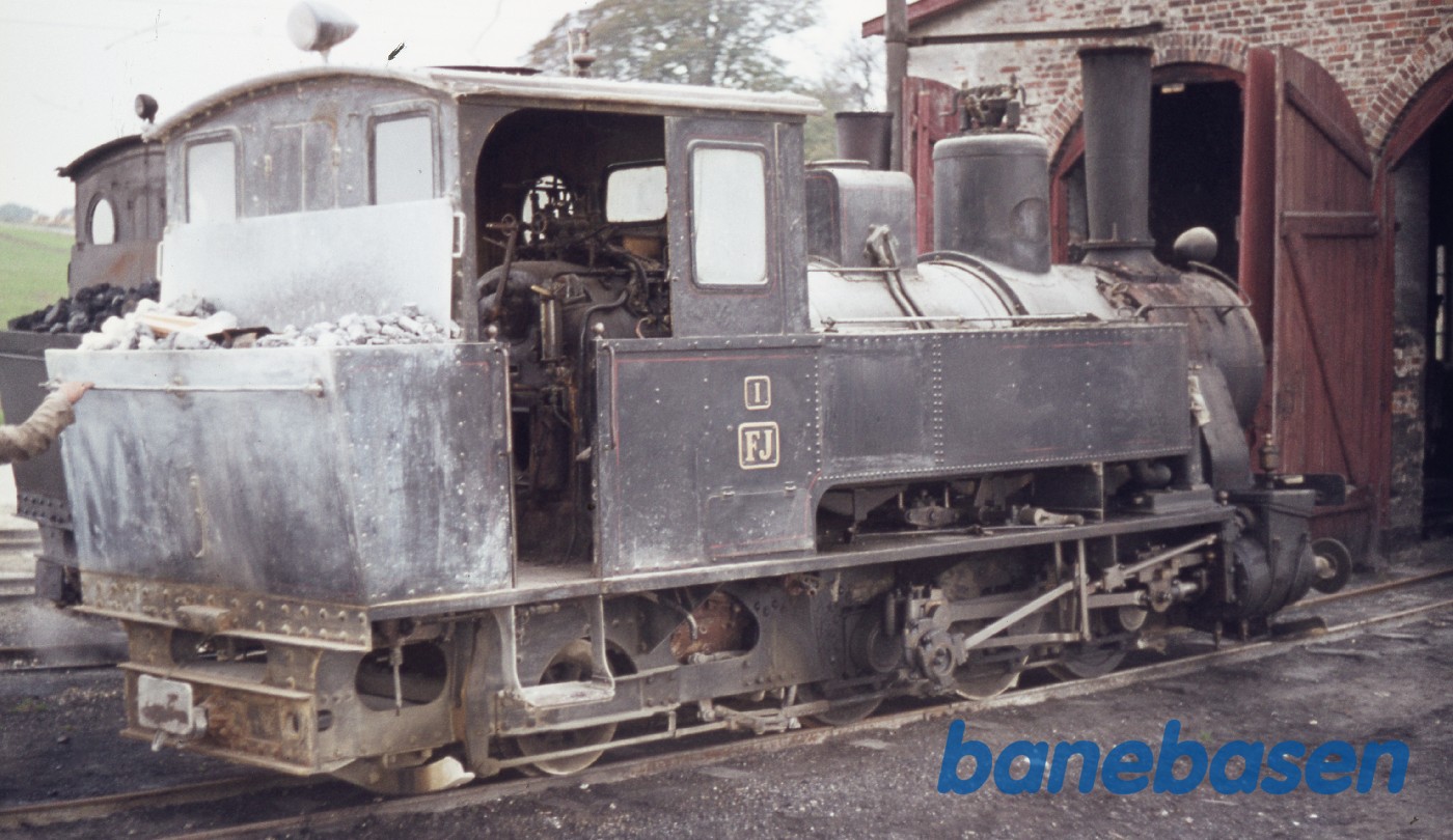 2 damplokomotiver ved depotet 2 damplokomotiver ved depotet