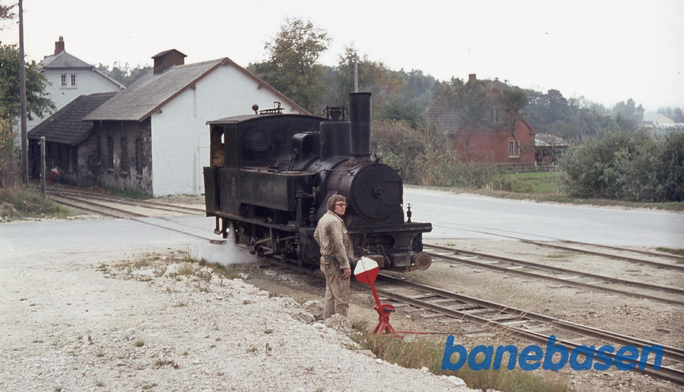 Damplokomotiv ved depotet, klar til afgang Damplokomotiv ved depotet, klar til afgang