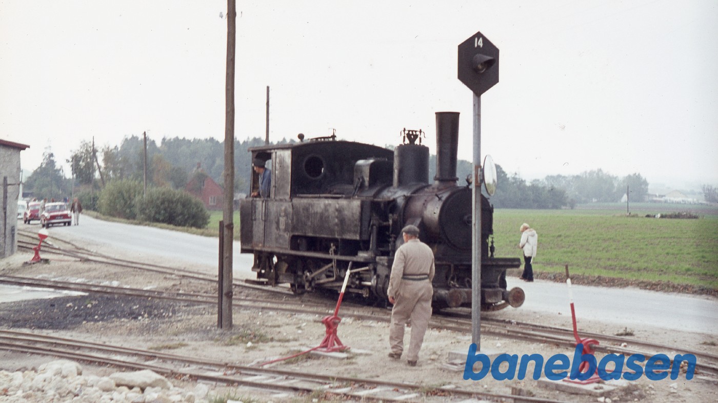 Damplokomotiv ved depotet, klar til afgang Damplokomotiv ved depotet, klar til afgang