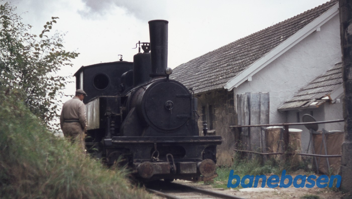 Damplokomotiv ved depotet, klar til afgang Damplokomotiv ved depotet, klar til afgang