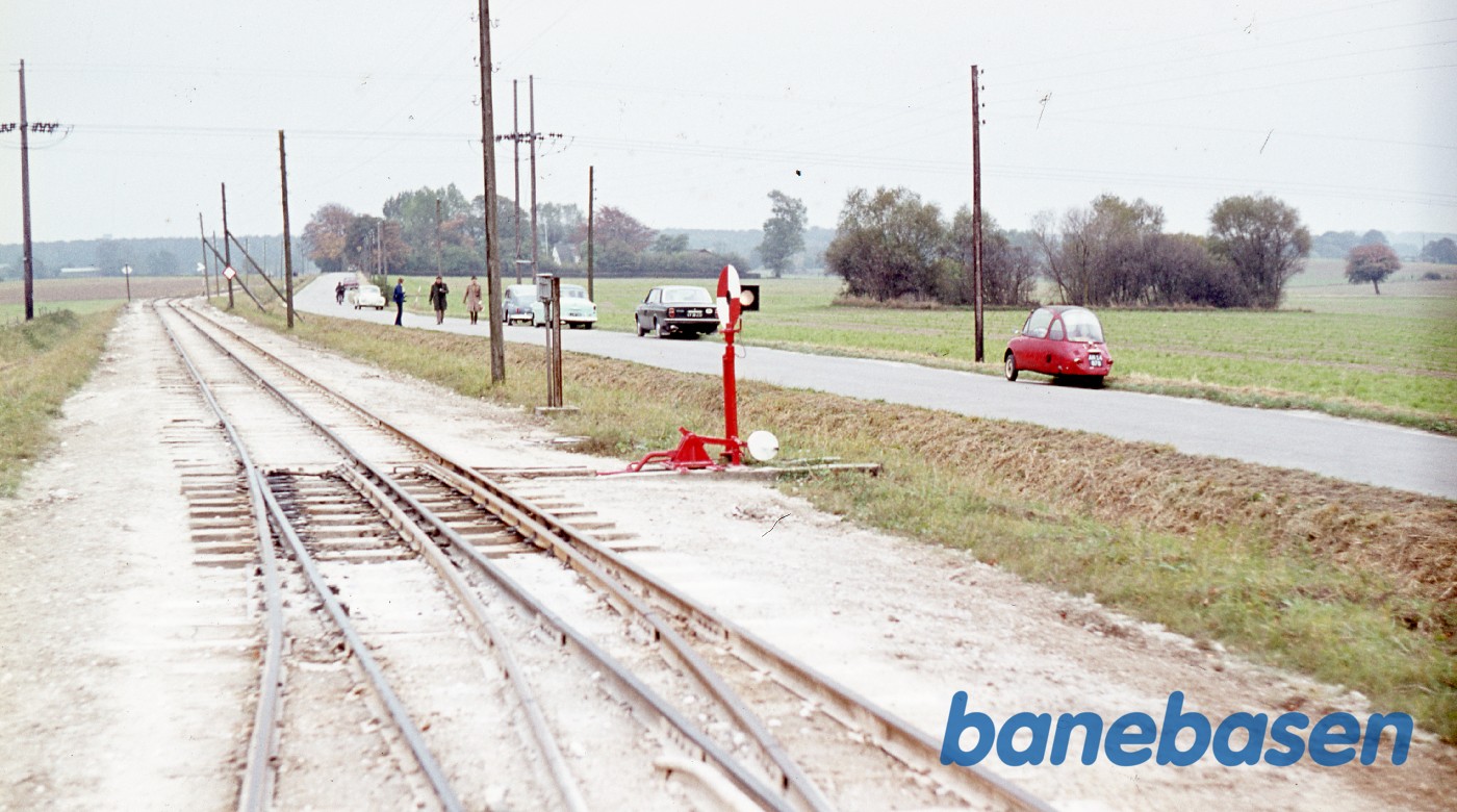 3-skinne sporskifte i udkørslen mod Faxe Ladeplads 3-skinne sporskifte i udkørslen mod Faxe Ladeplads