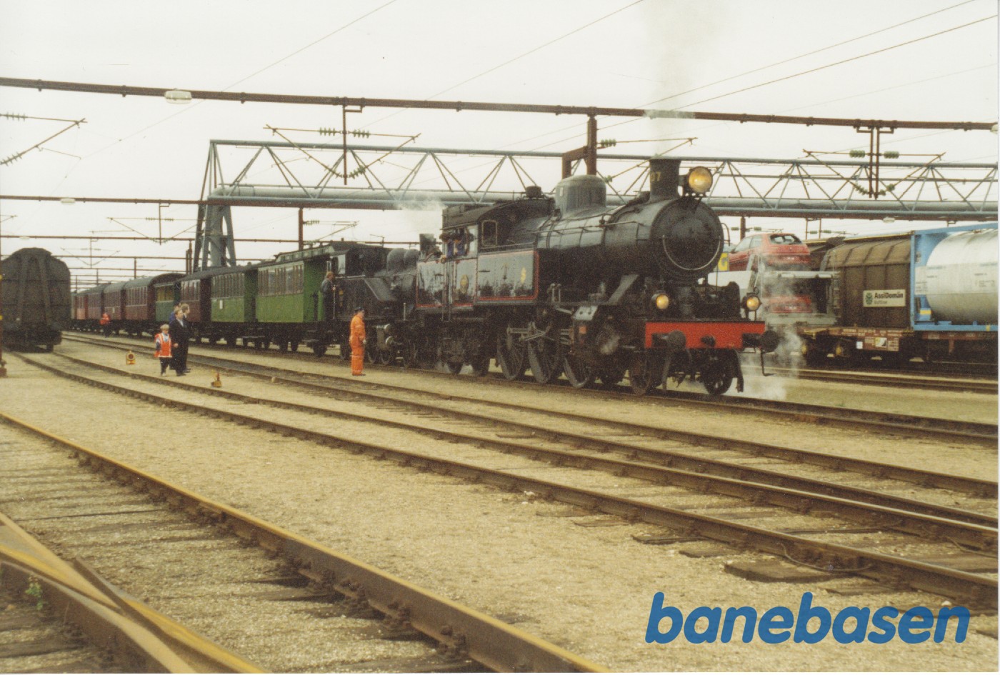 Stort tog ved at blive samlet på Godsbanegården Stort tog ved at blive samlet på Godsbanegården