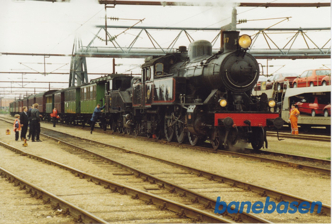 Stort tog ved at blive samlet på Godsbanegården Stort tog ved at blive samlet på Godsbanegården